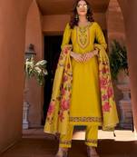 Women Floral Embroidered Regular Thread Work Kurta with Trousers & With Dupatta