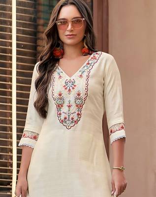 Women Floral Embroidered Regular Thread Work Kurta with Trousers & With Dupatta 2