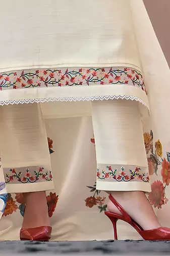 Women Floral Embroidered Regular Thread Work Kurta with Trousers & With Dupatta