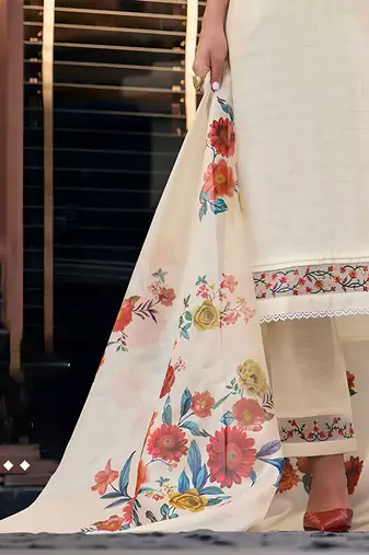Women Floral Embroidered Regular Thread Work Kurta with Trousers & With Dupatta