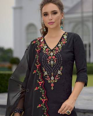 Floral Embroidered Thread Work Straight Kurta With Dhoti Pants & Dupatta 2