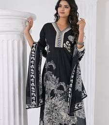 Women Floral Printed Regular Thread Work Pure Cotton Kurta with Trousers & With Dupatta