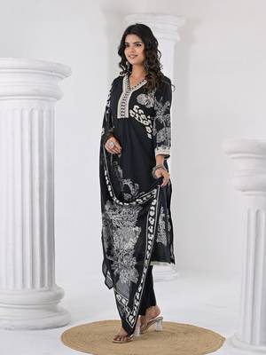 Women Floral Printed Regular Thread Work Pure Cotton Kurta with Trousers & With Dupatta 5