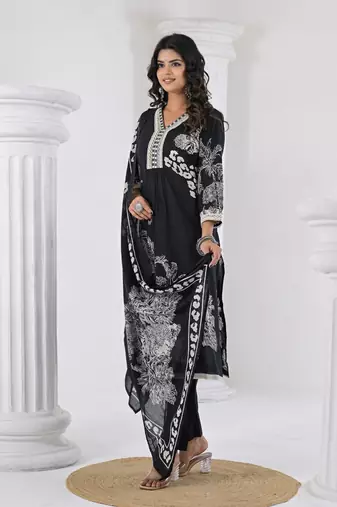 Women Floral Printed Regular Thread Work Pure Cotton Kurta with Trousers & With Dupatta