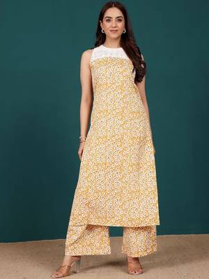 Women Floral Printed Regular Thread Work Kurta with Palazzos 1