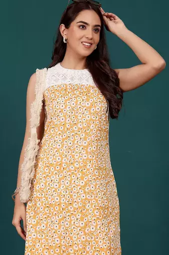 Women Floral Printed Regular Thread Work Kurta with Palazzos