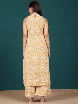 Women Floral Printed Regular Thread Work Kurta with Palazzos 5