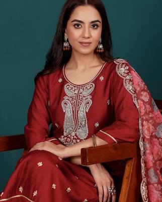 Women Floral Embroidered Regular Kurta with Trousers & With Dupatta 2