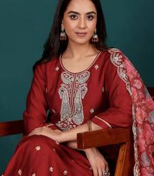 Women Floral Embroidered Regular Kurta with Trousers & With Dupatta