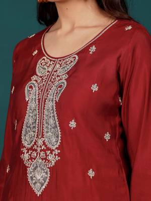 Women Floral Embroidered Regular Kurta with Trousers & With Dupatta 4