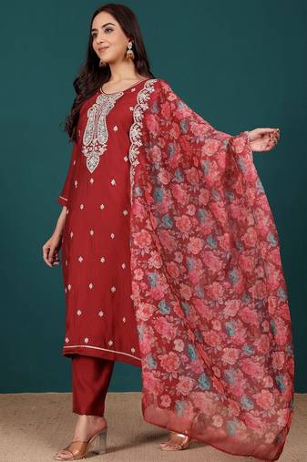 Women Floral Embroidered Regular Kurta with Trousers & With Dupatta