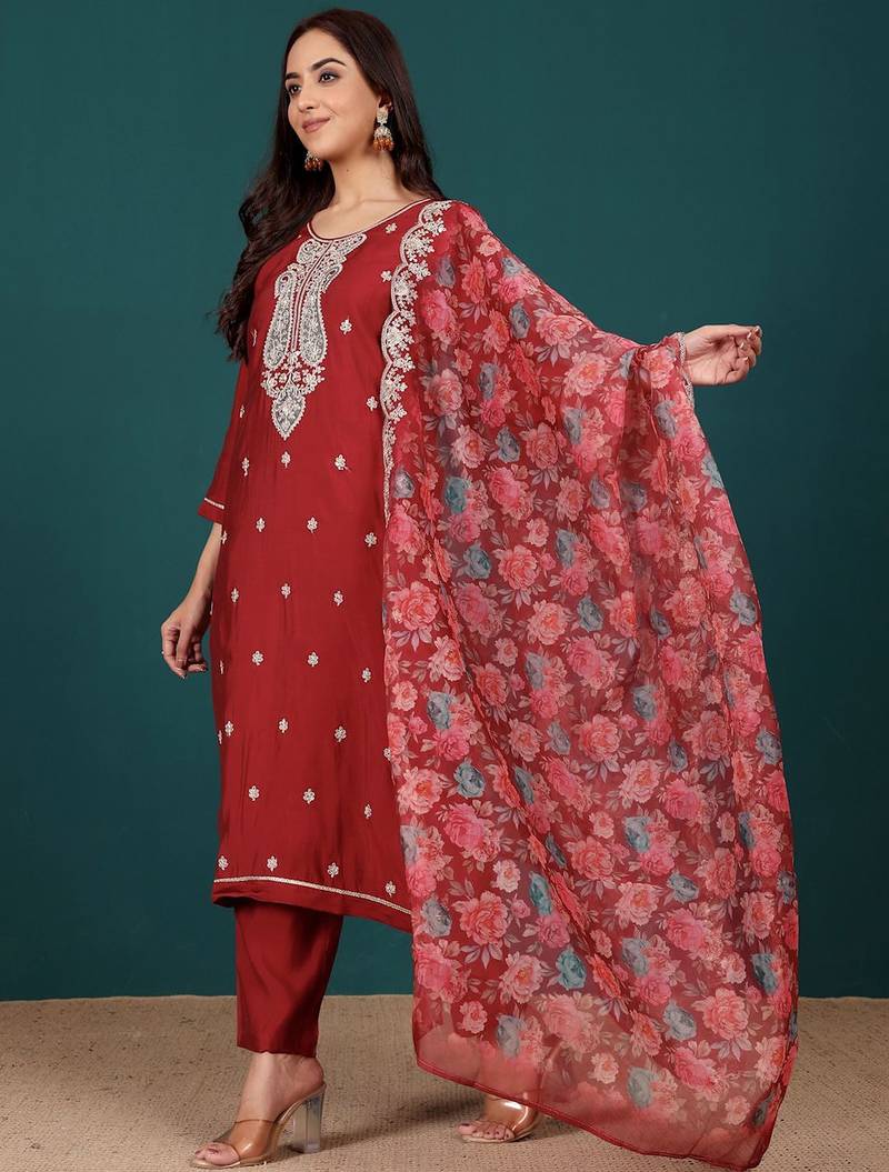 Women Floral Embroidered Regular Kurta with Trousers & With Dupatta