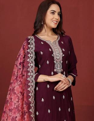 Ethnic Motifs Embroidered Notch Neck Zari Straight Kurta With Trousers & Dupatta 2