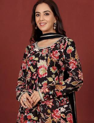 Floral Printed Thread Work Pure Cotton Kurta With Trousers & Dupatta 2