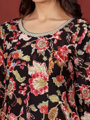 Floral Printed Thread Work Pure Cotton Kurta With Trousers & Dupatta 3