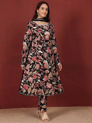 Floral Printed Thread Work Pure Cotton Kurta With Trousers & Dupatta 5