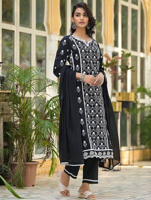 Floral Embroidered Notch Neck Pure Cotton Kurta With Trousers & Dupatta 3