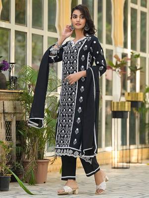 Floral Embroidered Notch Neck Pure Cotton Kurta With Trousers & Dupatta 4