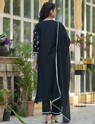 Floral Embroidered Notch Neck Pure Cotton Kurta With Trousers & Dupatta 5