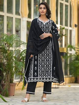 Floral Embroidered Notch Neck Pure Cotton Kurta With Trousers & Dupatta 6