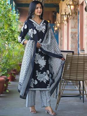 Floral Printed V-Neck Pure Cotton Kurta with Trousers & Dupatta 3