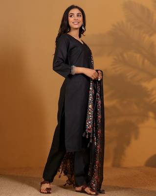 V-Neck Straight Kurta With Trousers And Dupatta 5