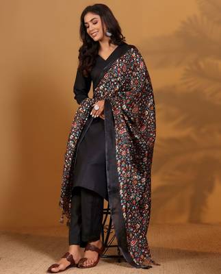 V-Neck Straight Kurta With Trousers And Dupatta 3