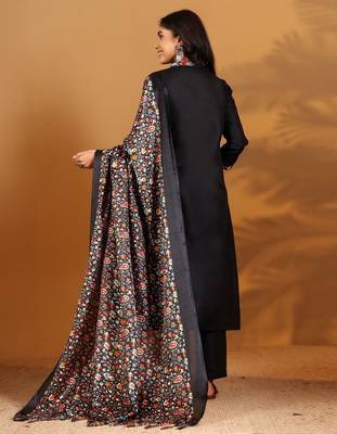 V-Neck Straight Kurta With Trousers And Dupatta 4