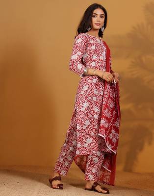 Floral Printed Notch Neck Kurta With Trousers & Dupatta 3