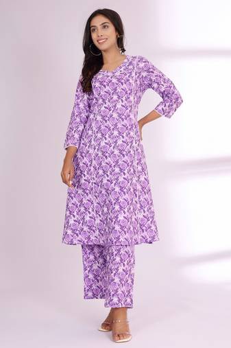 Lavender Floral Printed V-Neck Thread Work Kurta with Trousers