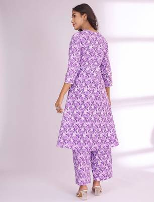 Lavender Floral Printed V-Neck Thread Work Kurta with Trousers 6