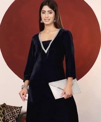 Gotta Patti V-Neck Velvet Straight Kurta With Trousers 2