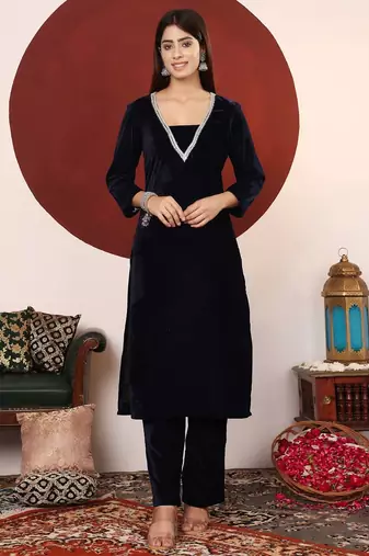 Gotta Patti V-Neck Velvet Straight Kurta With Trousers