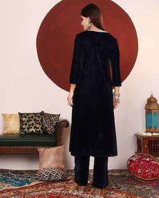 Gotta Patti V-Neck Velvet Straight Kurta With Trousers 5