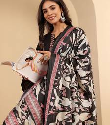 Floral Embroidered Thread Work Notch Neck Straight Kurta With Trousers & Dupatta