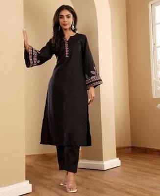 Floral Embroidered Thread Work Notch Neck Straight Kurta With Trousers & Dupatta 7