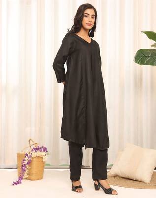 Black V-Neck Panelled A-Line Kurta With Trouser 3