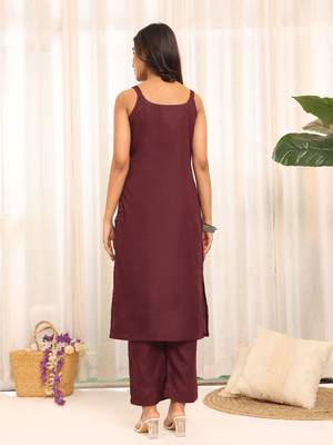 Violet Square Neck Sleeveless Straight Kurta With Trouser 4