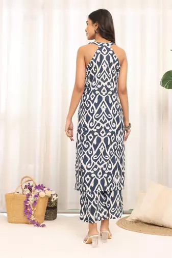 Blue Ethnic Motifs Printed V-Neck Pure Cotton Straight Kurta With Trouser