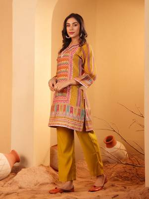 Ethnic Motifs Printed Chanderi Silk Notch Neck Straight Kurta With Trousers 3