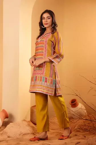 Ethnic Motifs Printed Chanderi Silk Notch Neck Straight Kurta With Trousers