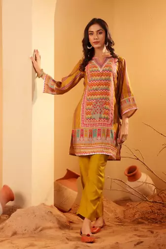 Ethnic Motifs Printed Chanderi Silk Notch Neck Straight Kurta With Trousers