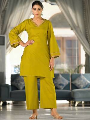 Green Embroidered V-Neck Flared Sleeves Straight Kurta With Trousers 1