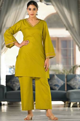 Green Embroidered V-Neck Flared Sleeves Straight Kurta With Trousers