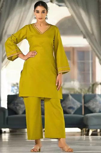 Green Embroidered V-Neck Flared Sleeves Straight Kurta With Trousers