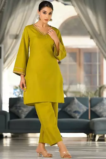 Green Embroidered V-Neck Flared Sleeves Straight Kurta With Trousers