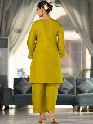 Green Embroidered V-Neck Flared Sleeves Straight Kurta With Trousers 4