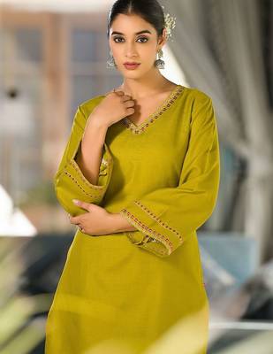 Green Embroidered V-Neck Flared Sleeves Straight Kurta With Trousers 6