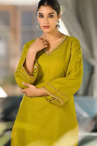 Green Embroidered V-Neck Flared Sleeves Straight Kurta With Trousers