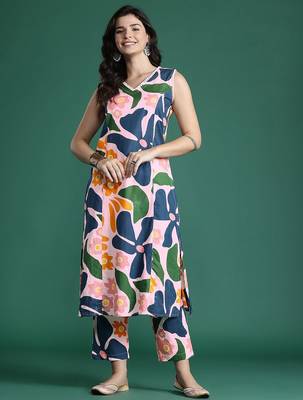 Floral Printed Panelled Pure Cotton Kurta with Trousers 1